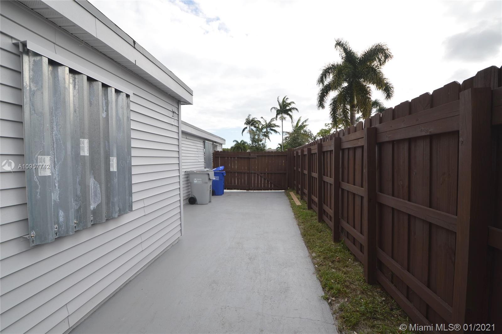 LYONS PARK - Residential