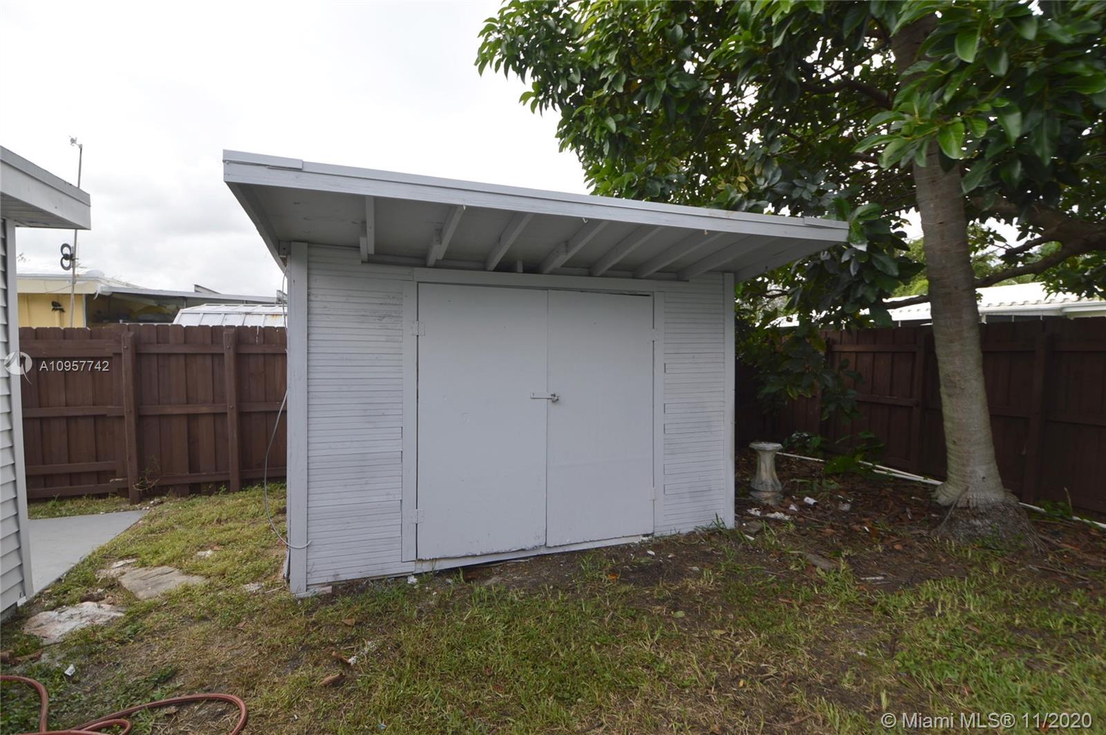 LYONS PARK - Residential