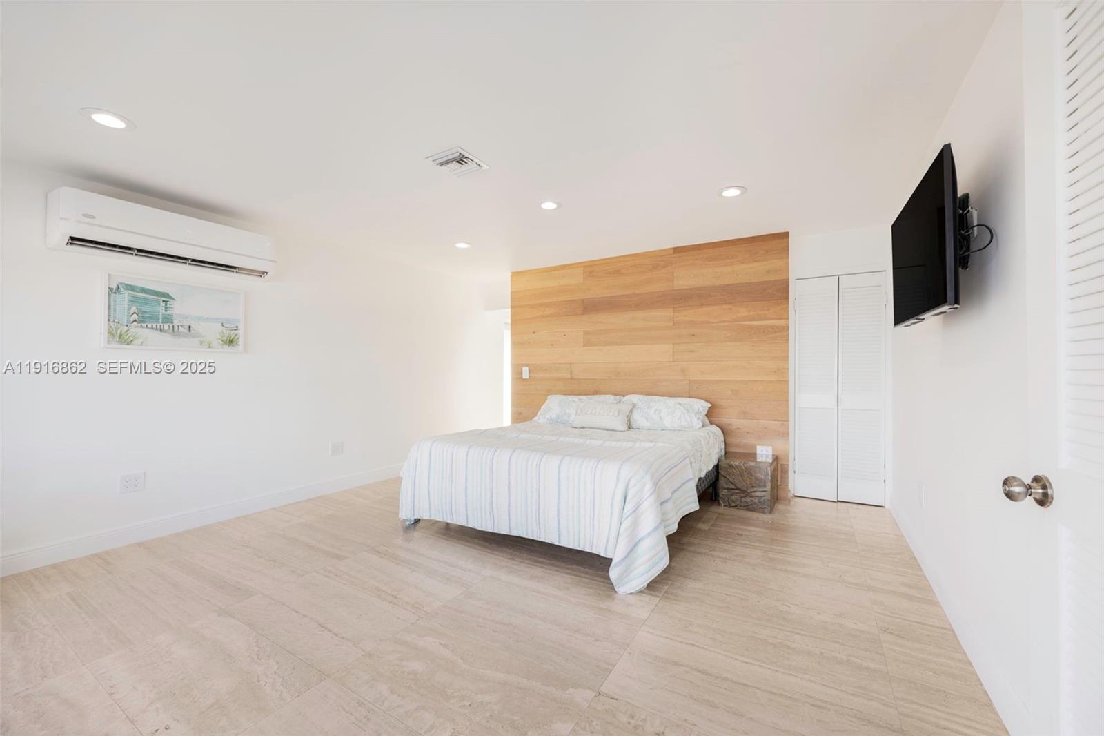 TROPICAL BAY - Residential