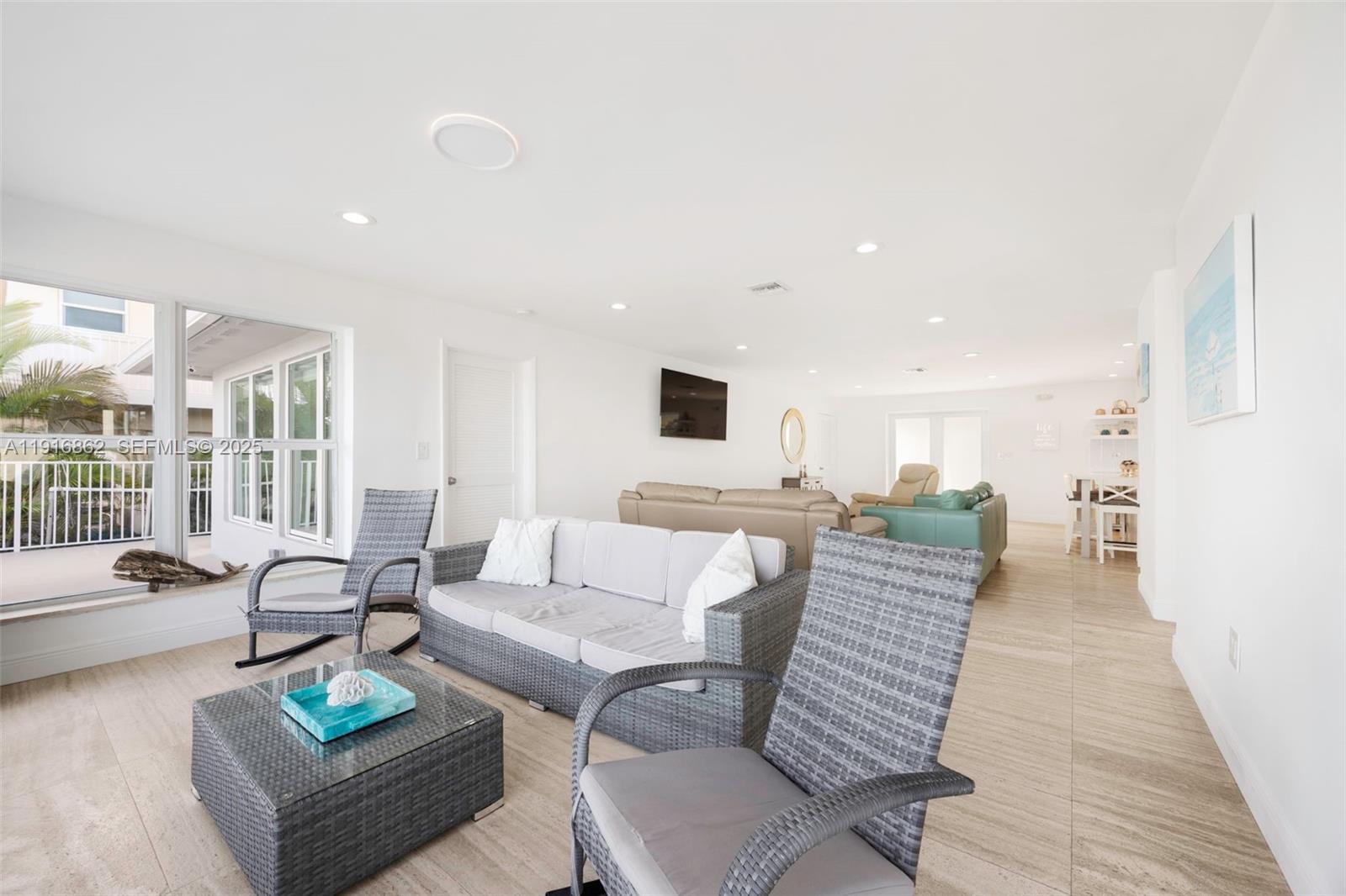 TROPICAL BAY - Residential