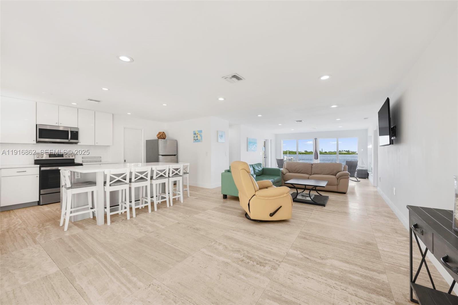 TROPICAL BAY - Residential