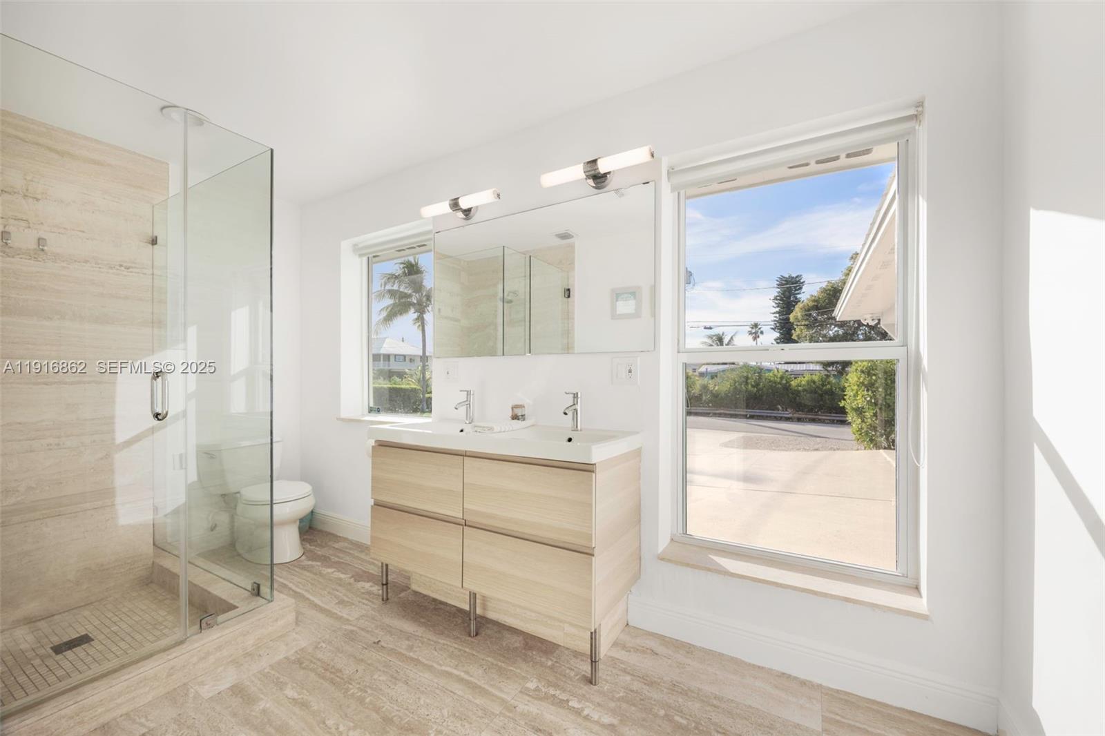 TROPICAL BAY - Residential