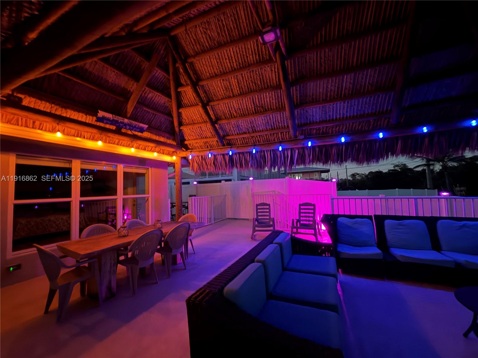 TROPICAL BAY - Residential