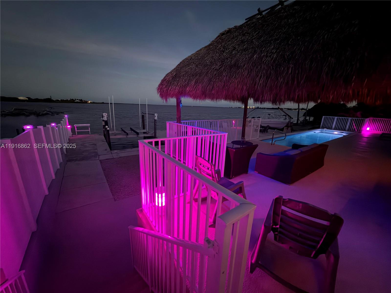 TROPICAL BAY - Residential