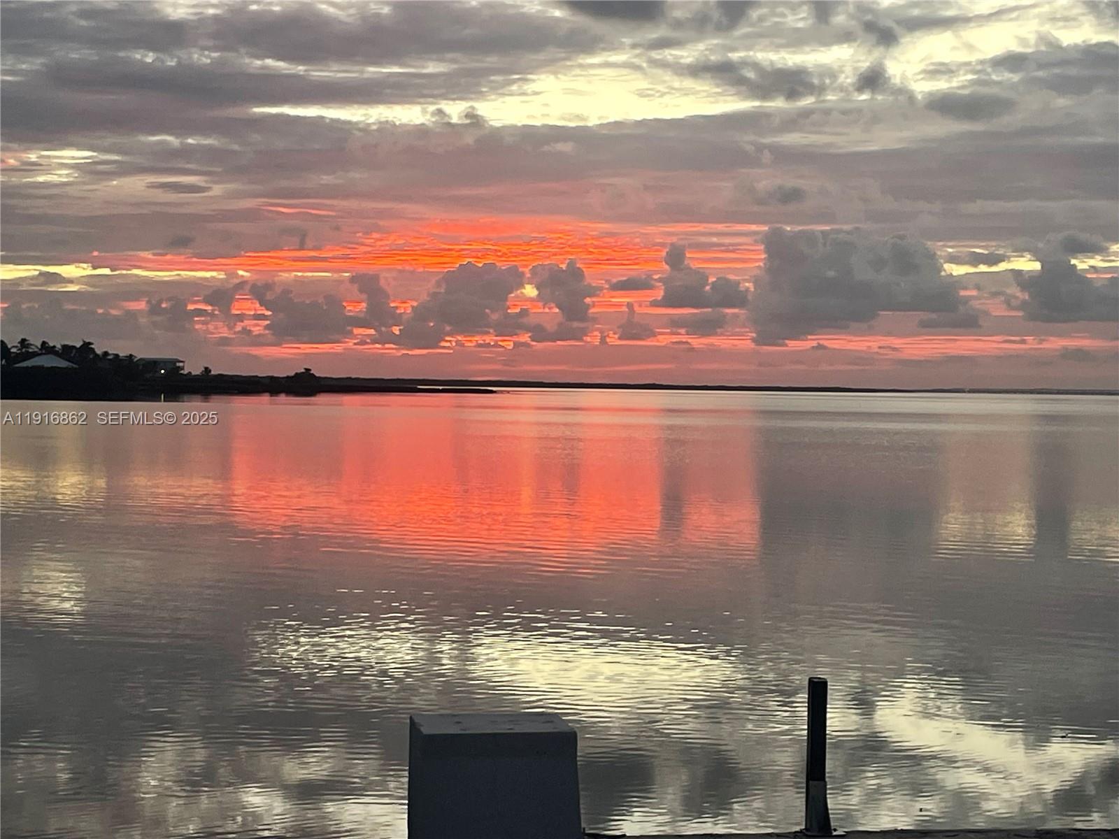 TROPICAL BAY - Residential