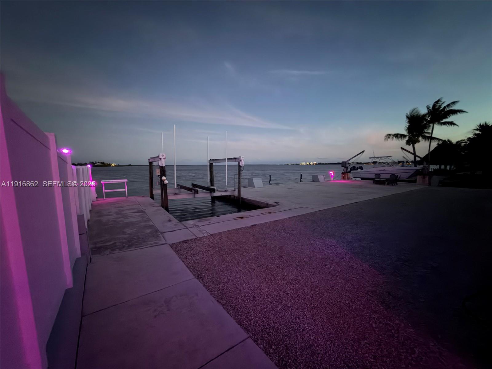 TROPICAL BAY - Residential