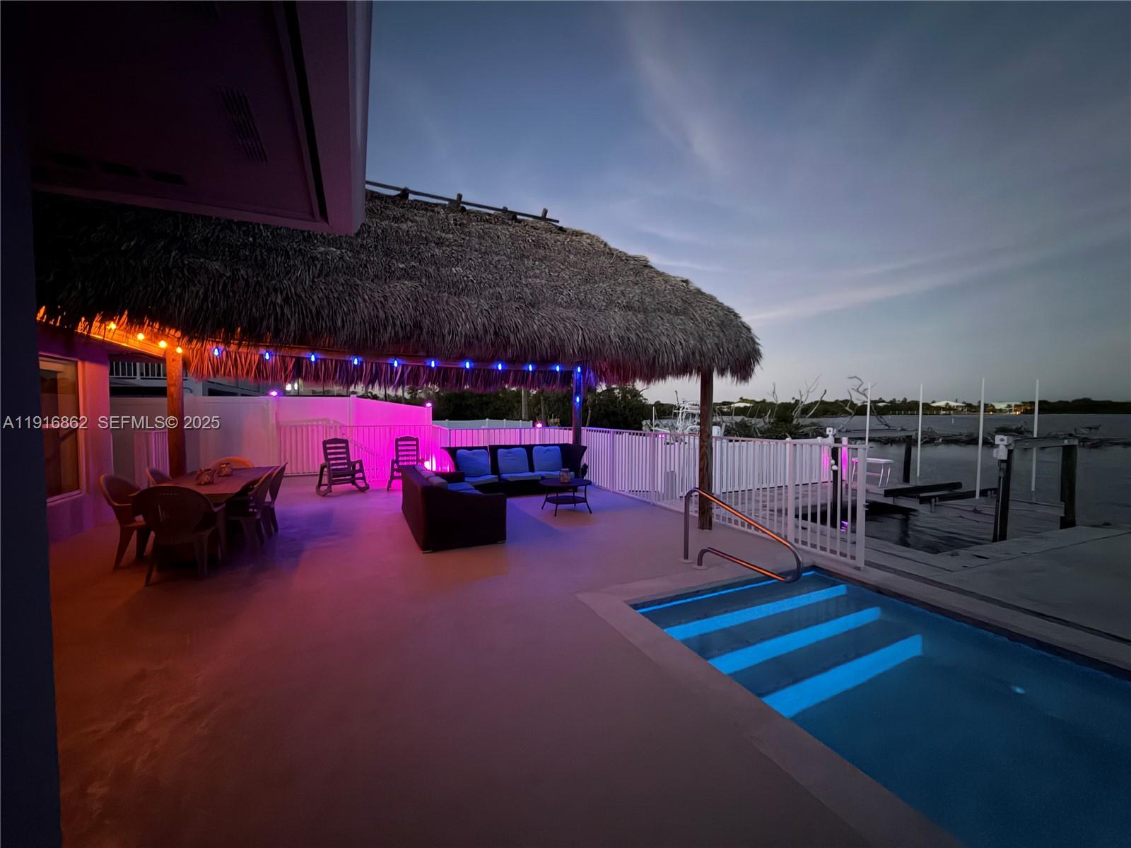 TROPICAL BAY - Residential