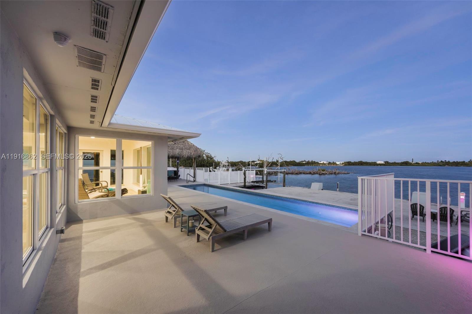 TROPICAL BAY - Residential