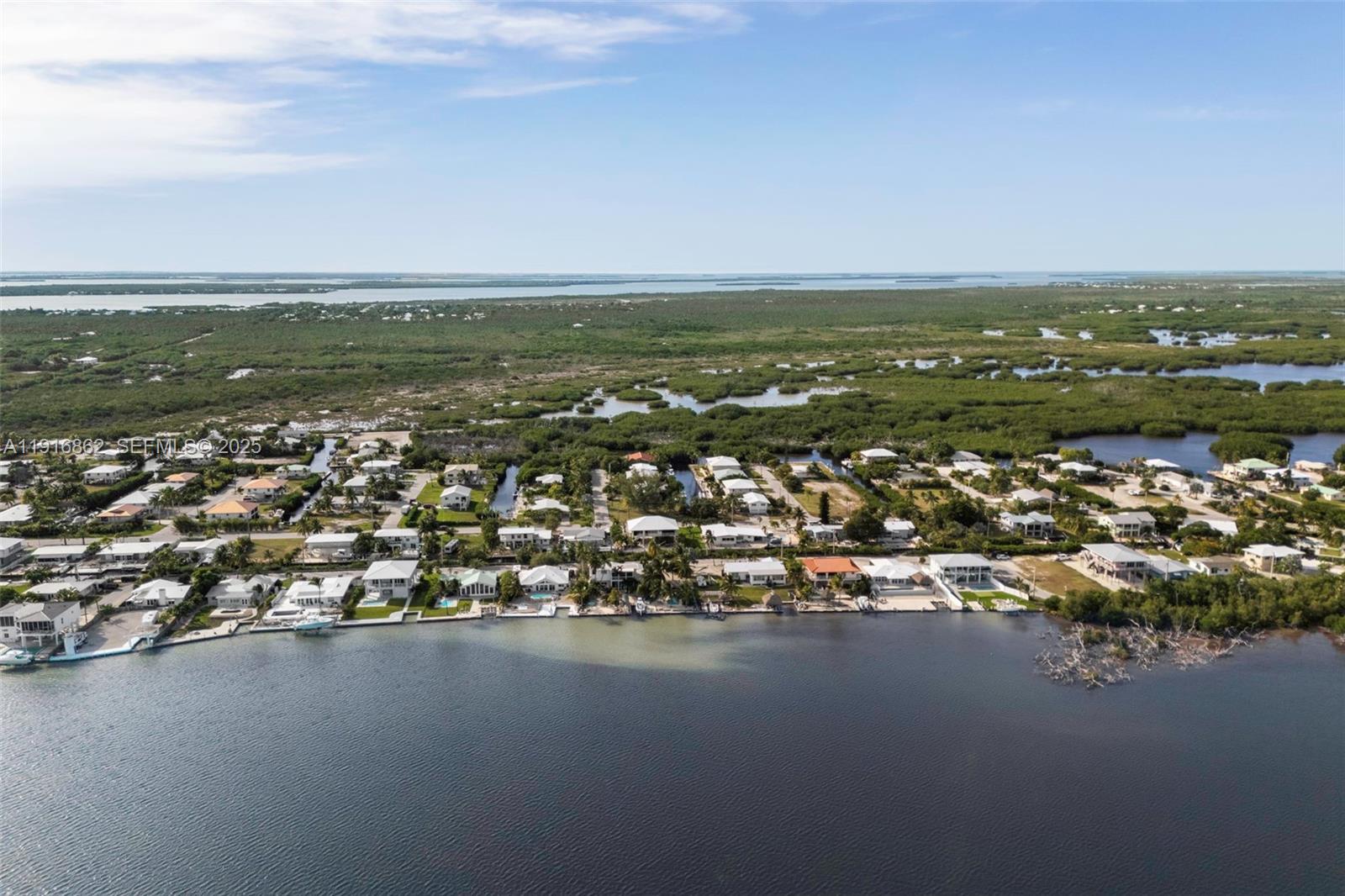 TROPICAL BAY - Residential