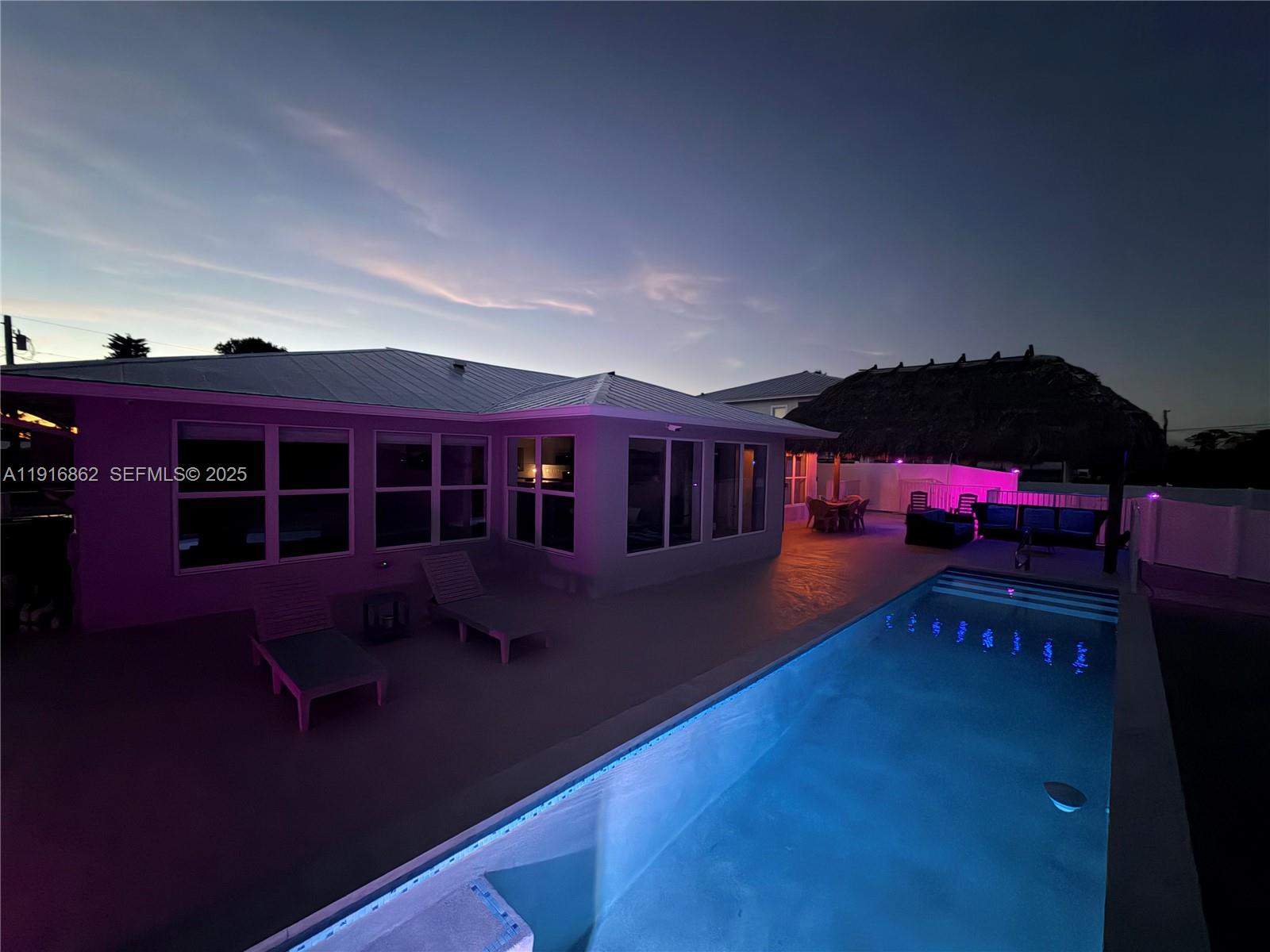 TROPICAL BAY - Residential