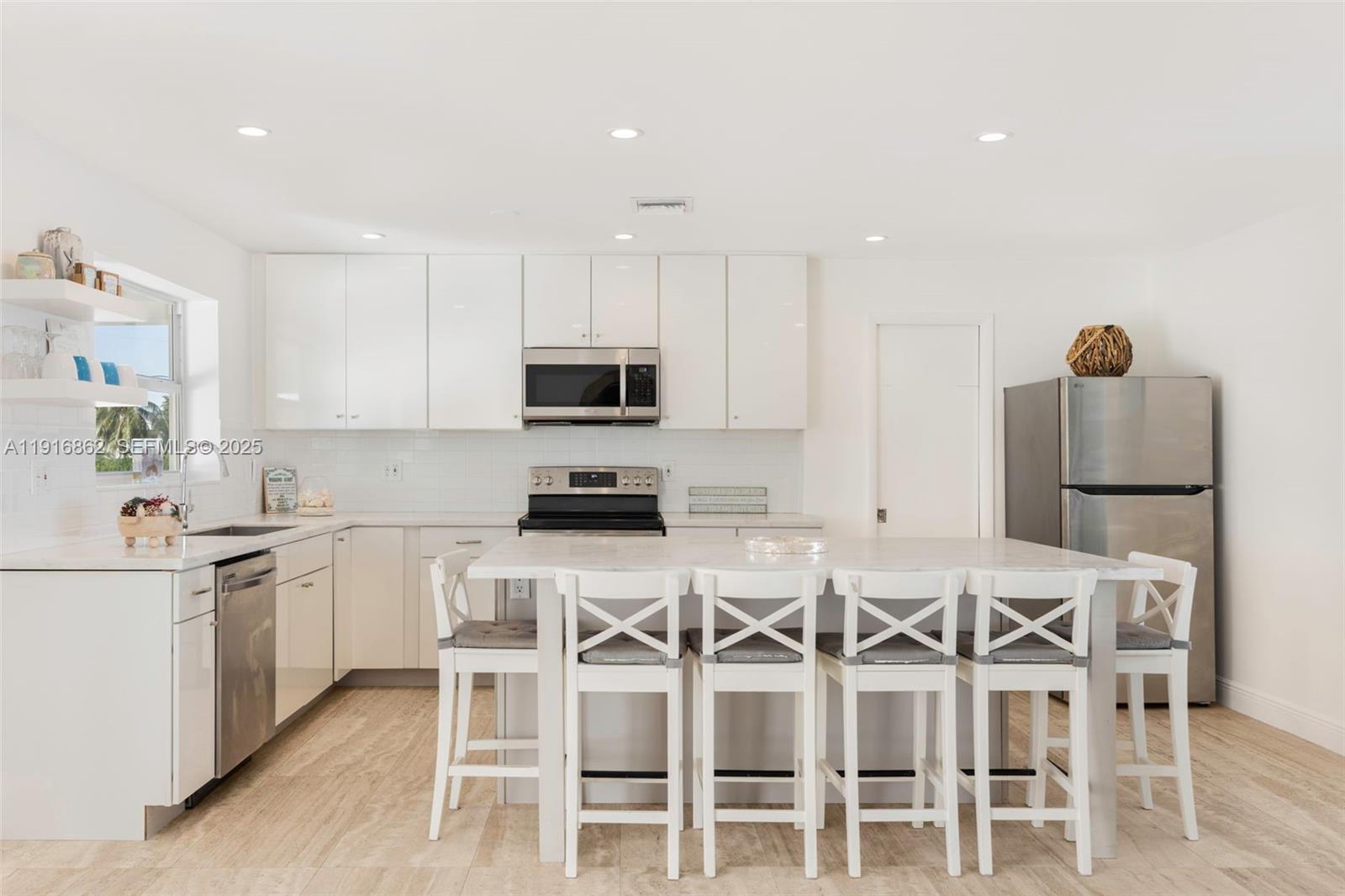 TROPICAL BAY - Residential