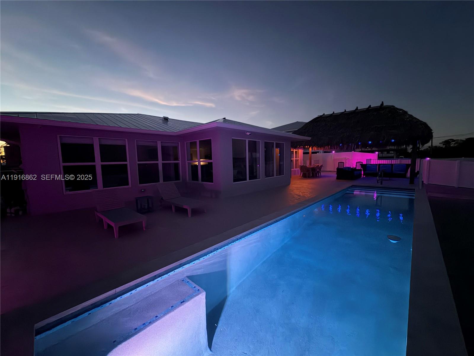 TROPICAL BAY - Residential