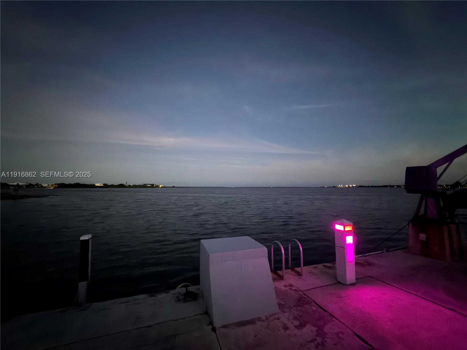 TROPICAL BAY - Residential