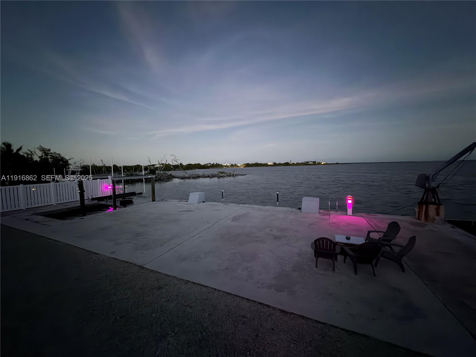 TROPICAL BAY - Residential