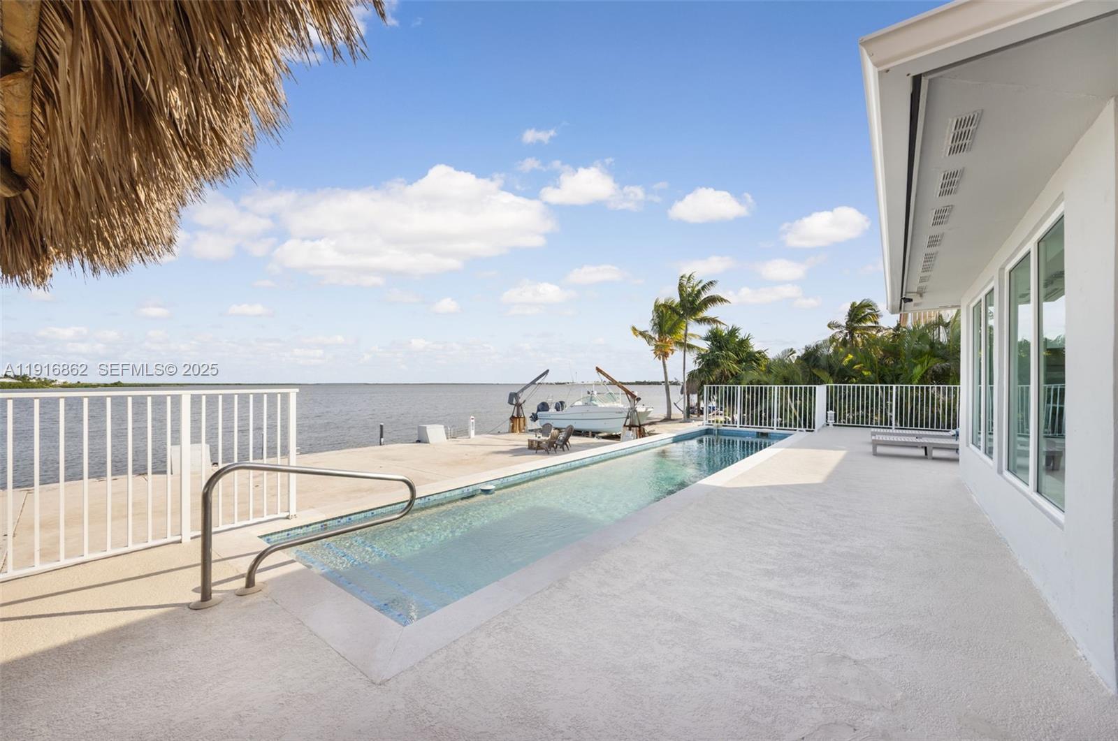 TROPICAL BAY - Residential