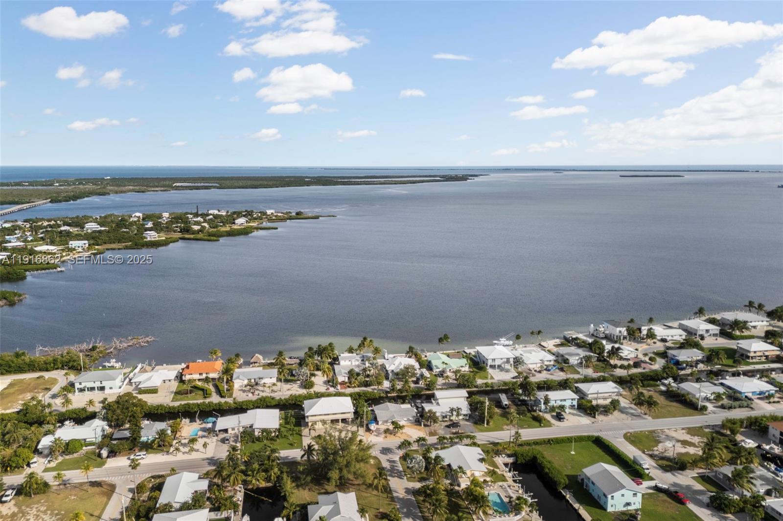 TROPICAL BAY - Residential