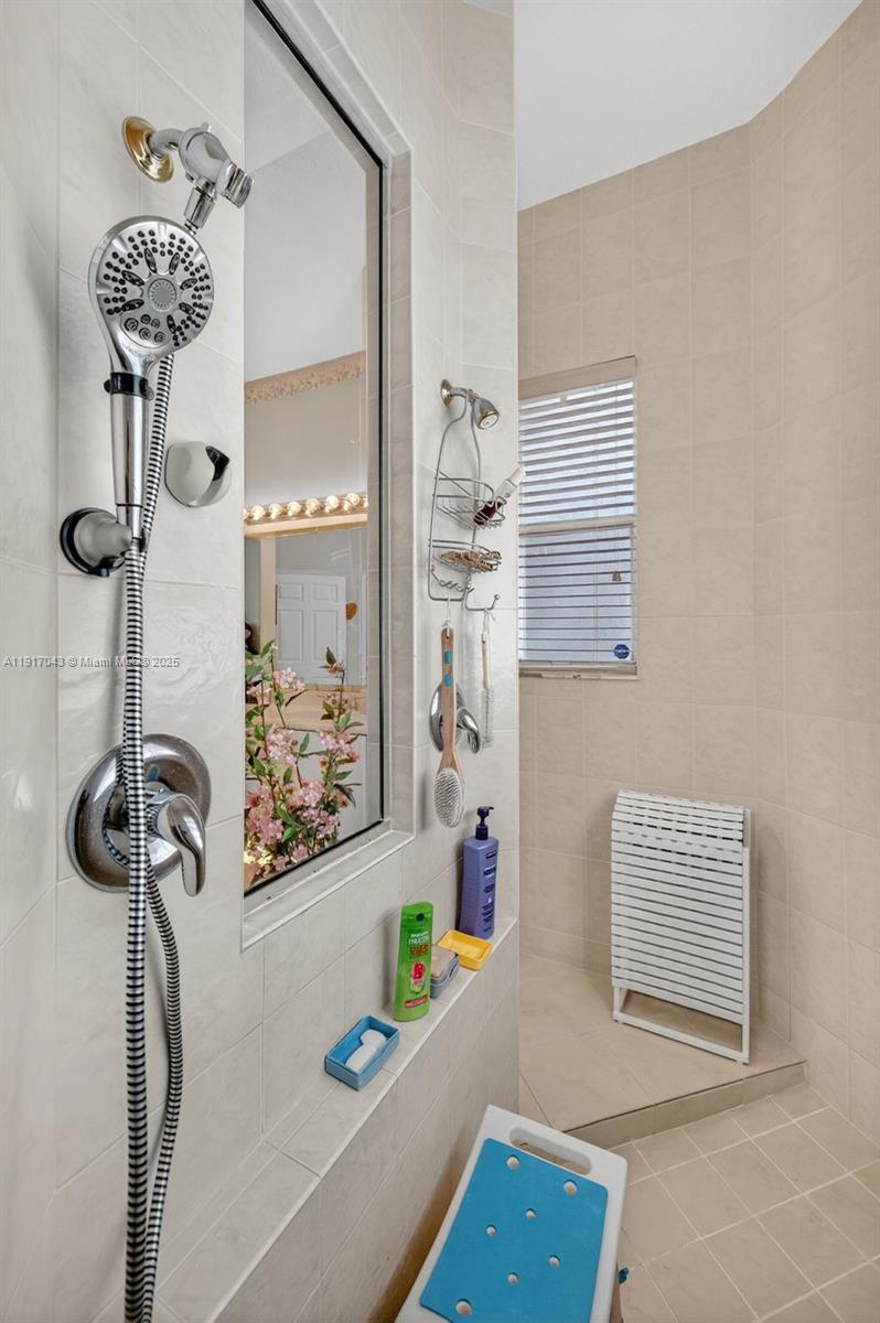 ROLLING HILLS GOLF & TENN - Residential