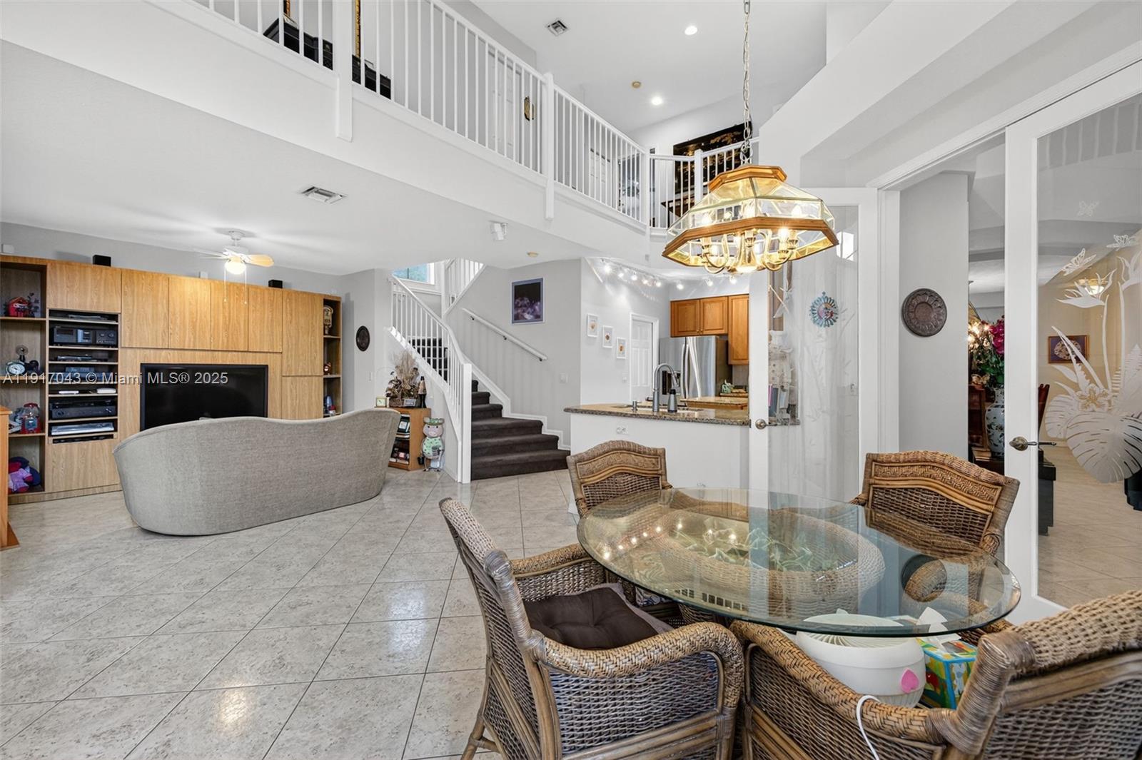 ROLLING HILLS GOLF & TENN - Residential