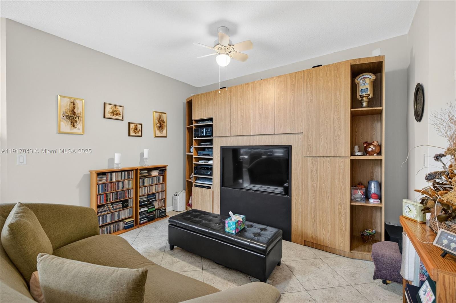 ROLLING HILLS GOLF & TENN - Residential