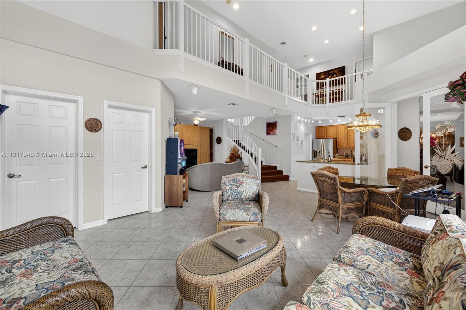 ROLLING HILLS GOLF & TENN - Residential