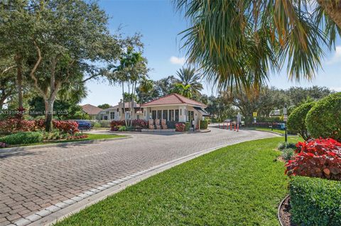 4123 W Lake Estates Dr Davie FL 33328