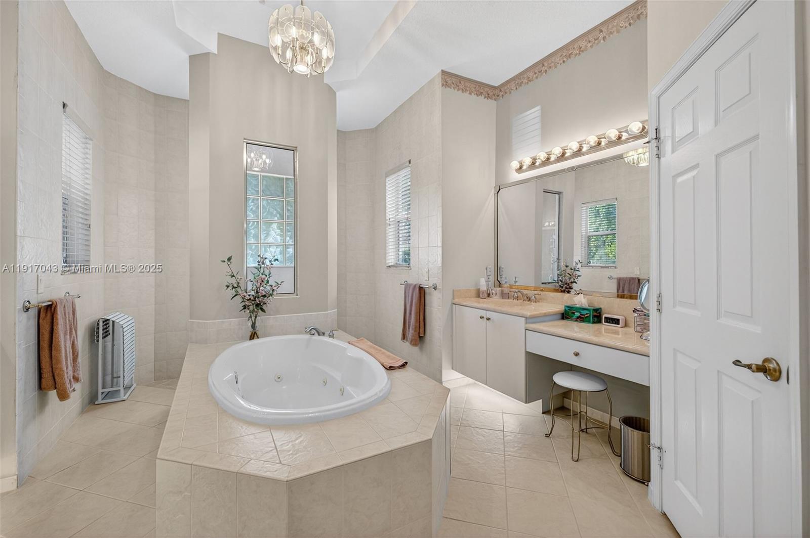 ROLLING HILLS GOLF & TENN - Residential