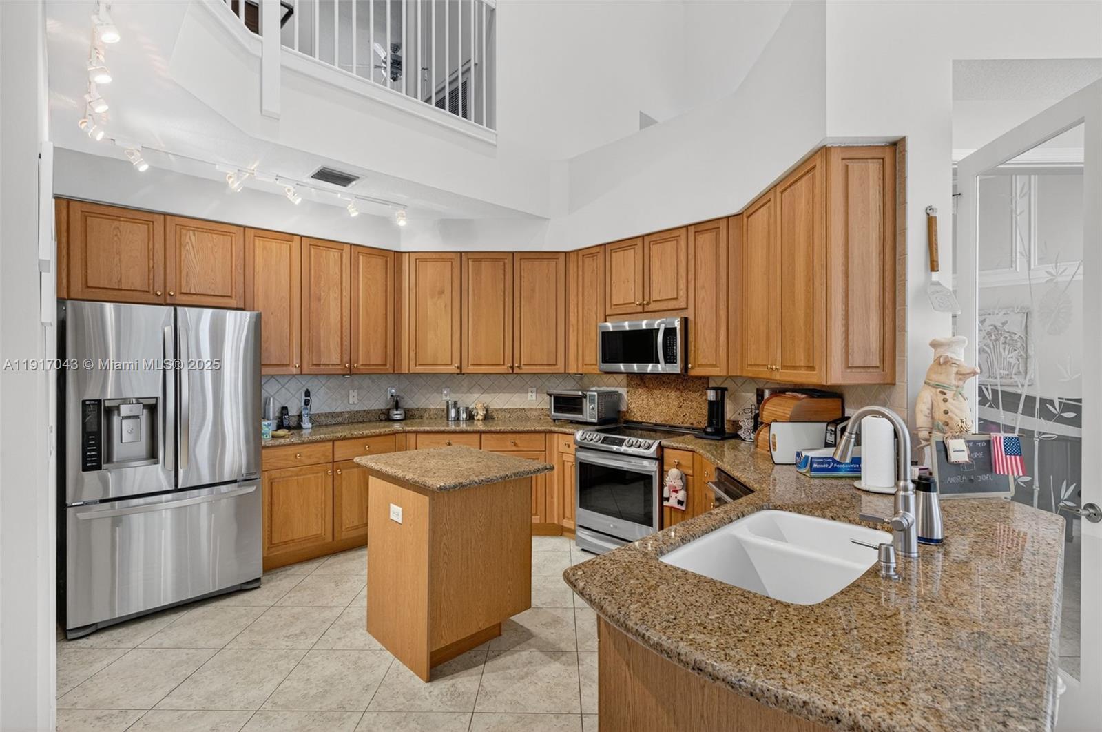 ROLLING HILLS GOLF & TENN - Residential