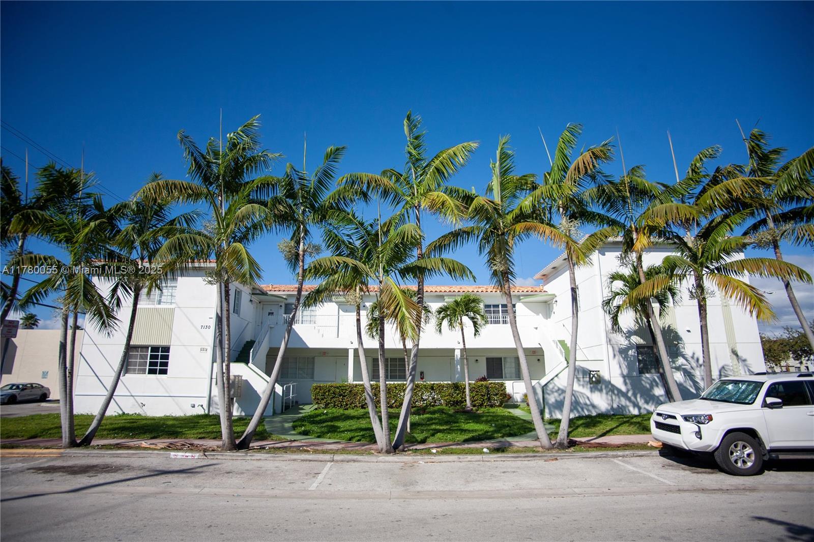 Rental Property at 7130 Rue Versailles 5, Miami Beach, Miami-Dade County, Florida - Bedrooms: 1 
Bathrooms: 1  - $1,800 MO.