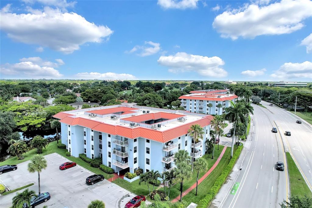 Photo of 505 S Pine Island Rd #B307, Plantation, FL 33324 (MLS # A11651980)