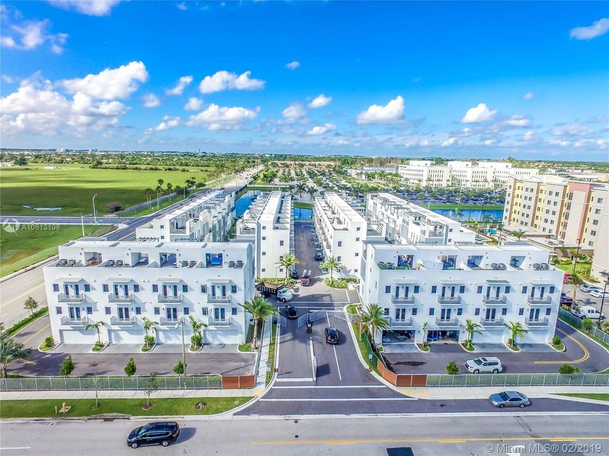 Luxury Contemporary Townhomes in Doral. CORNER Unit with 4 bedroom, 3 1/2 Bathroom, rooftop terrace with summer kitchen (BBQ). Near Southern Command and Doral Central Park.