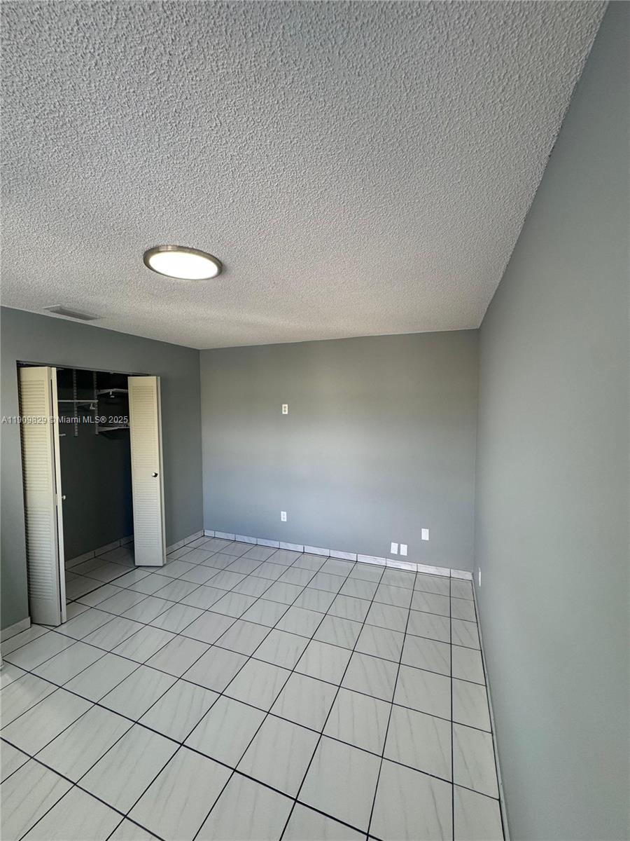 HAMMOCKS SEC 3 - Residential Lease