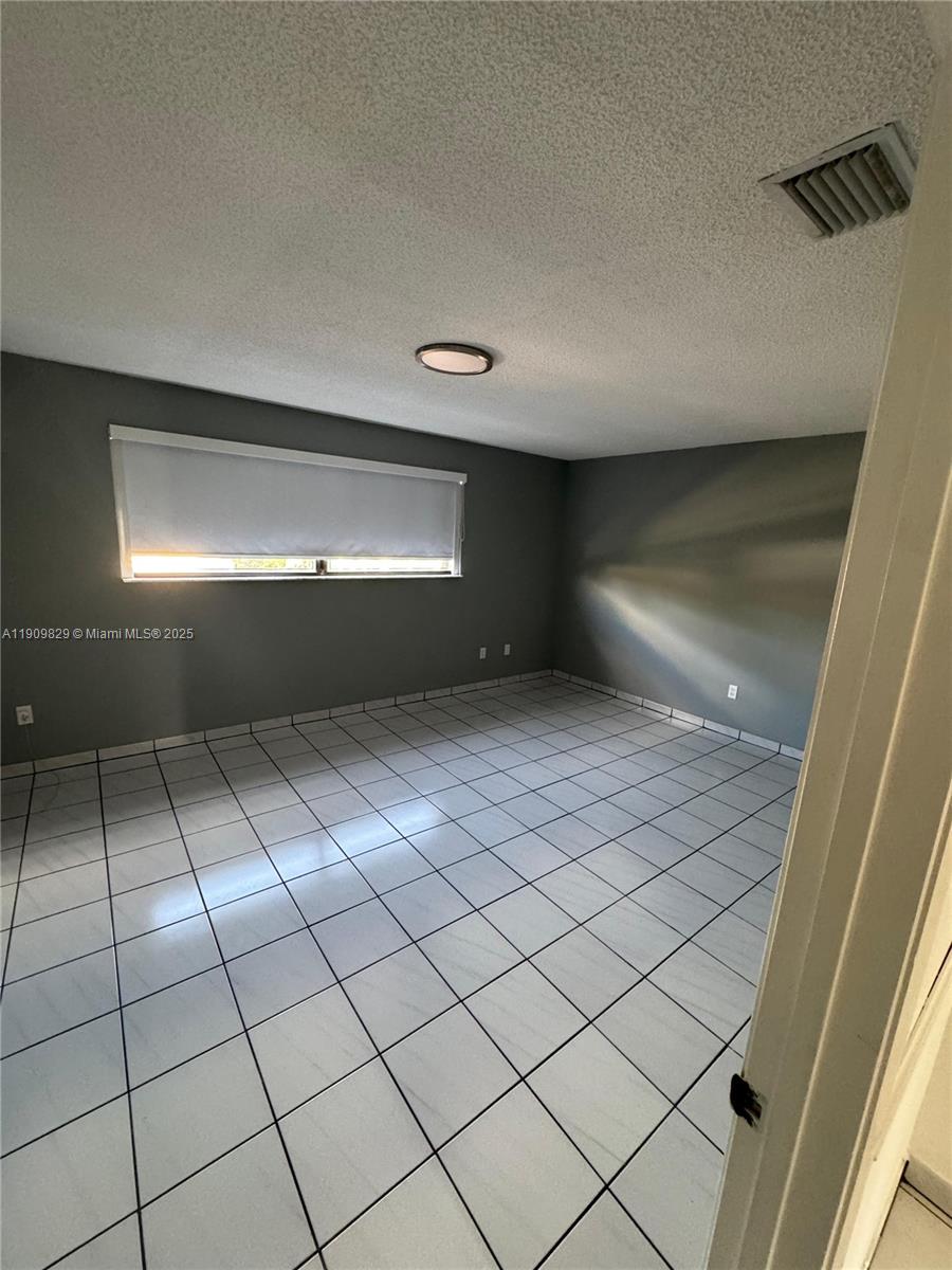 HAMMOCKS SEC 3 - Residential Lease