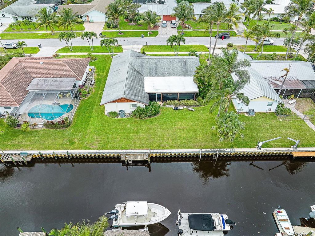 Photo of 18044 Perigon Way, Jupiter, FL 33458 (MLS # A11508336)