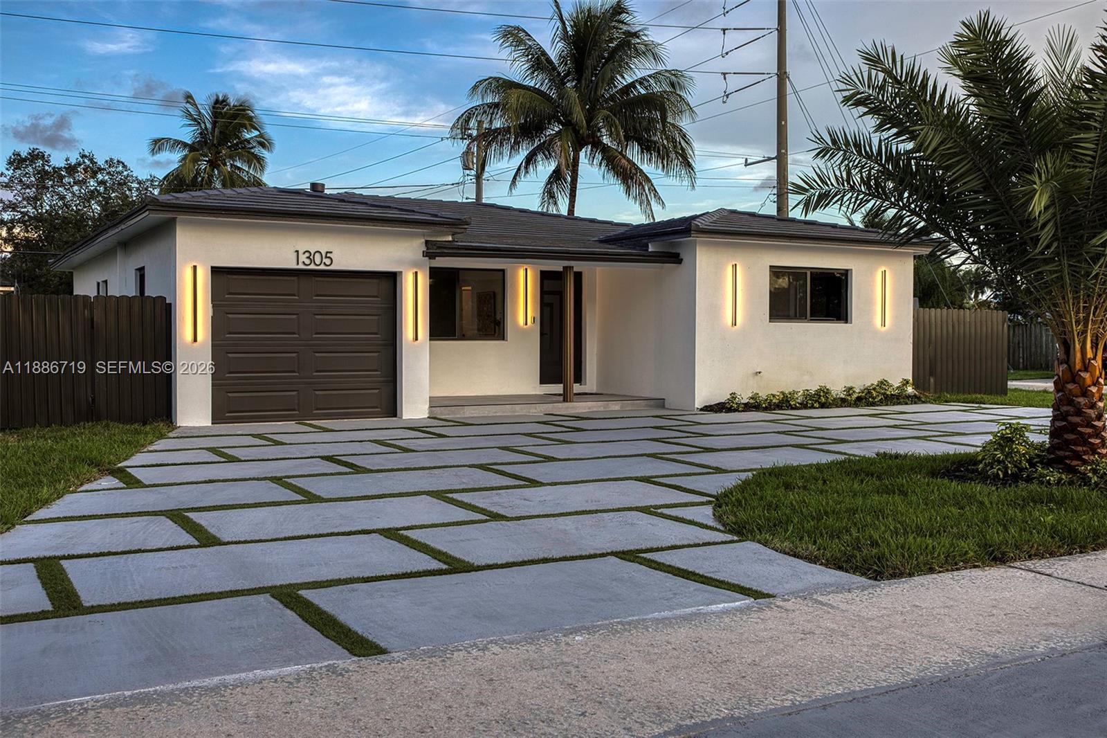 CENTRAL GOLF SEC OF HOLLY - Residential