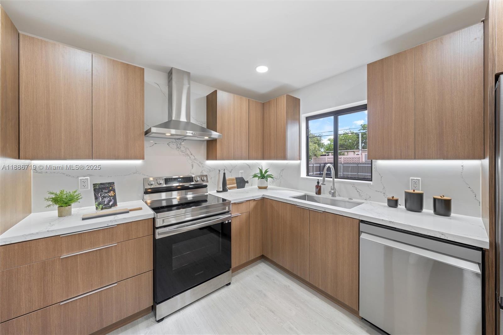 CENTRAL GOLF SEC OF HOLLY - Residential