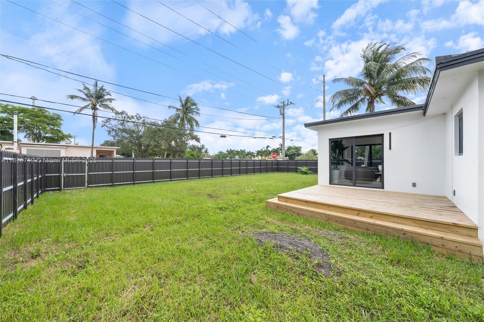 CENTRAL GOLF SEC OF HOLLY - Residential