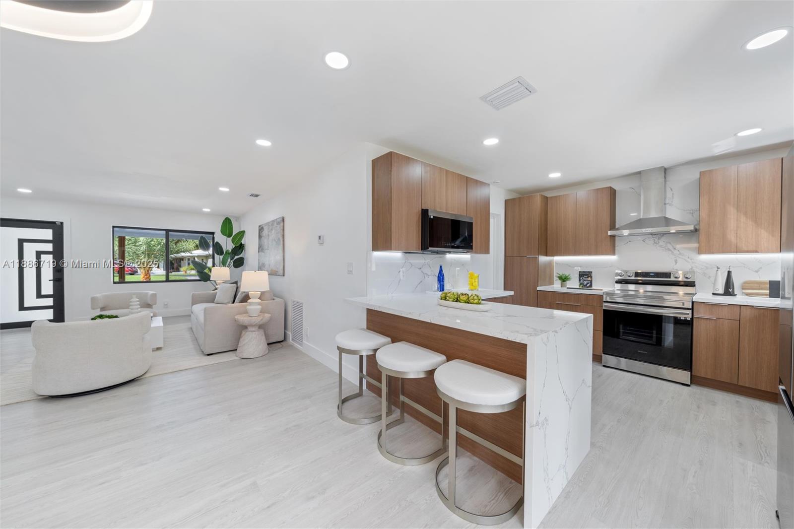 CENTRAL GOLF SEC OF HOLLY - Residential