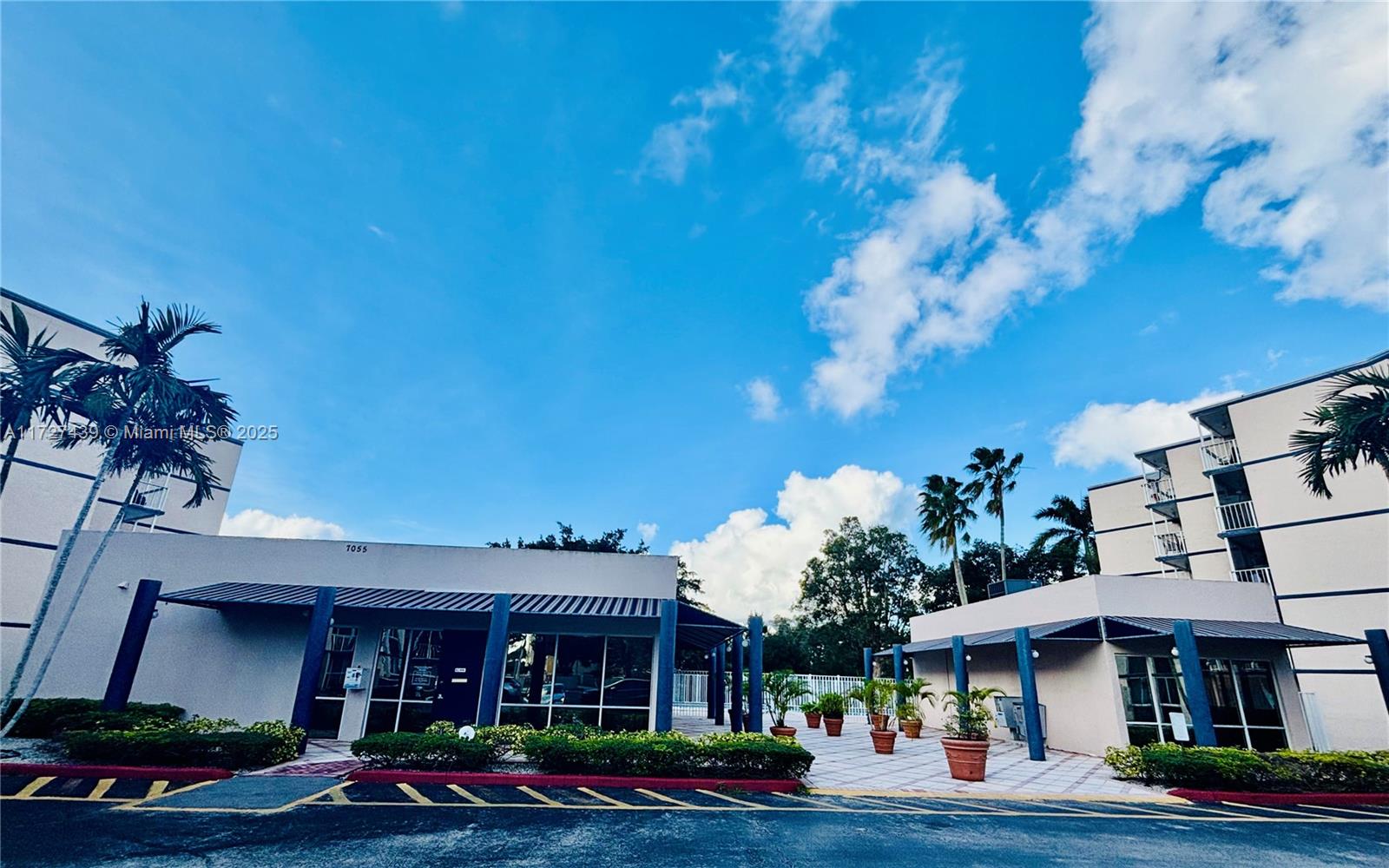 LAS BRISAS@ COUNTRY CLUB - Residential