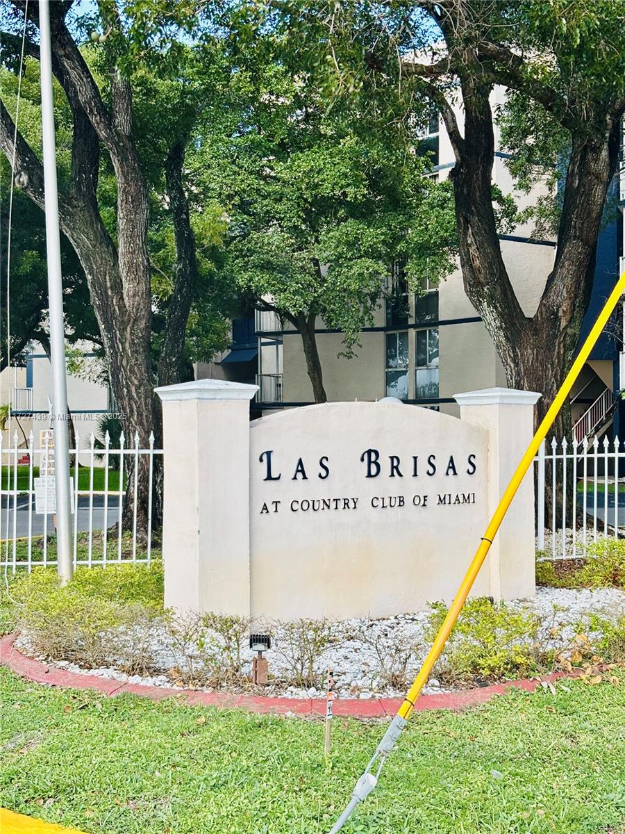 LAS BRISAS@ COUNTRY CLUB - Residential