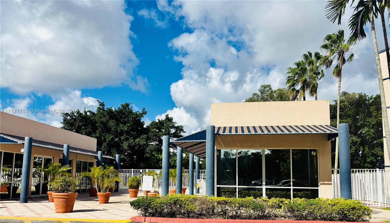 LAS BRISAS@ COUNTRY CLUB - Residential