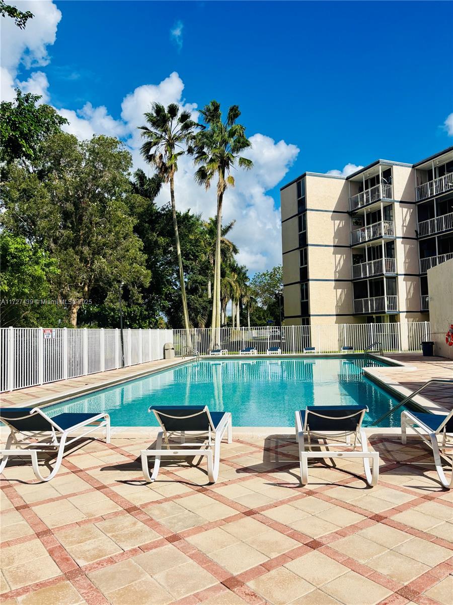 LAS BRISAS@ COUNTRY CLUB - Residential