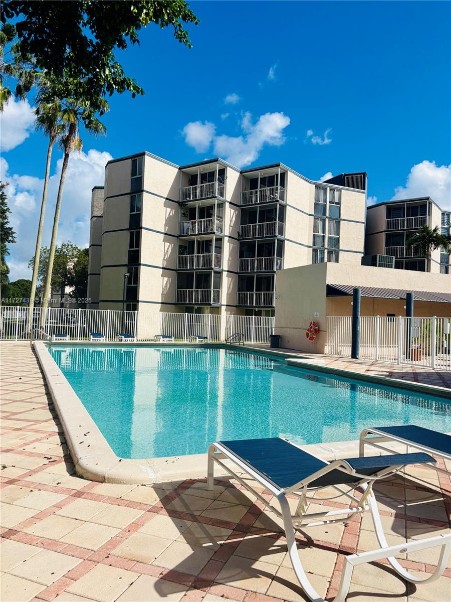 LAS BRISAS@ COUNTRY CLUB - Residential
