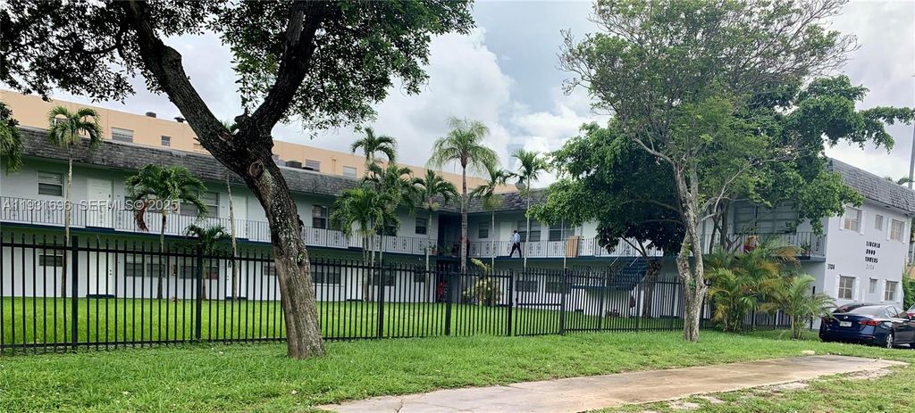 Photo of 2134 Lincoln St #7, Hollywood, FL 33020 (MLS # A11931696)