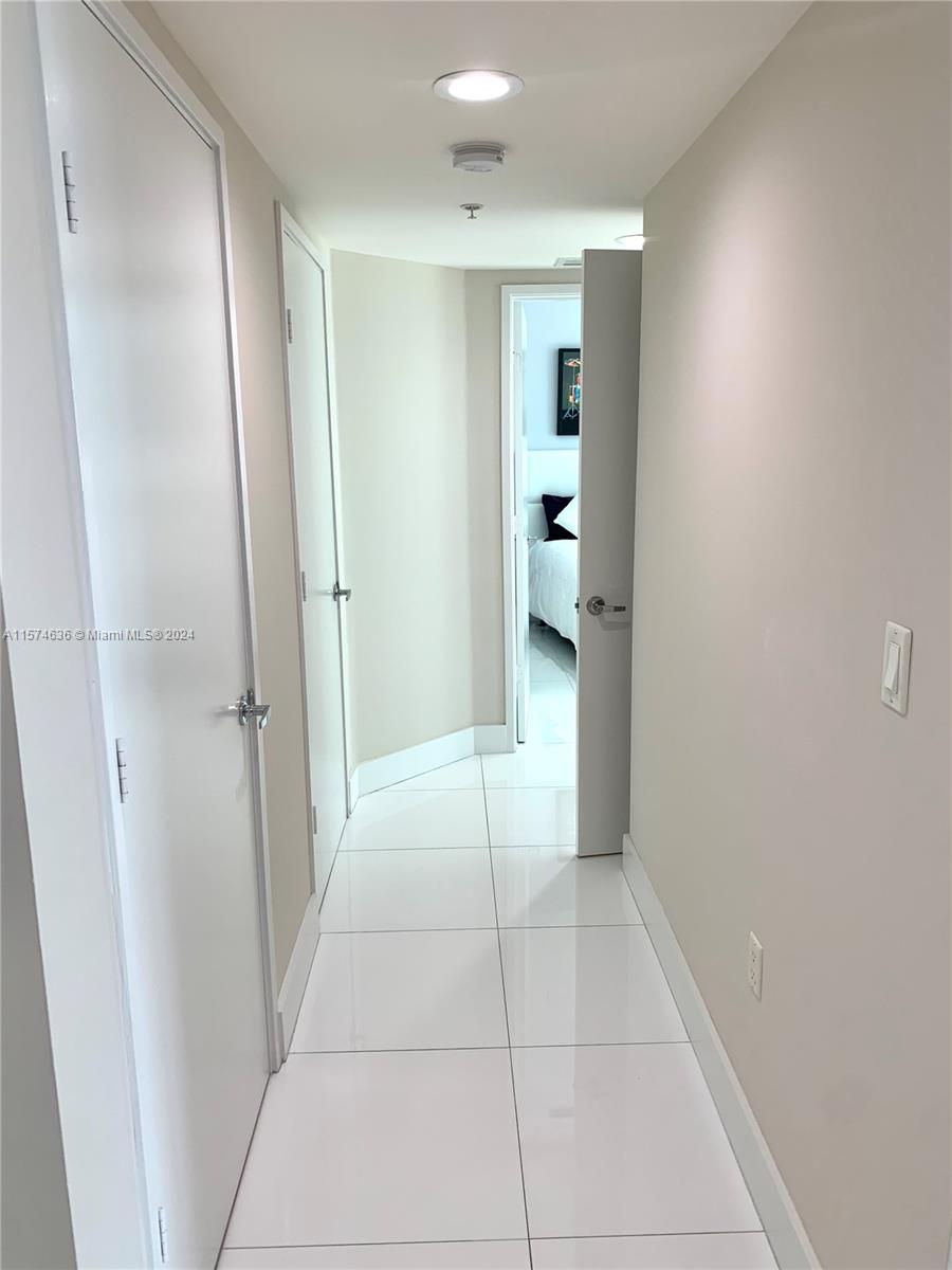 ST TROPEZ ON THE BAY III - Residential Lease