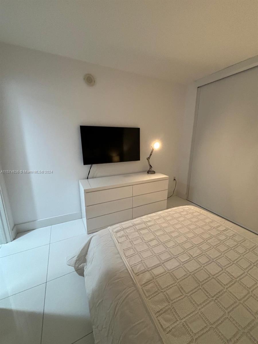 ST TROPEZ ON THE BAY III - Residential Lease