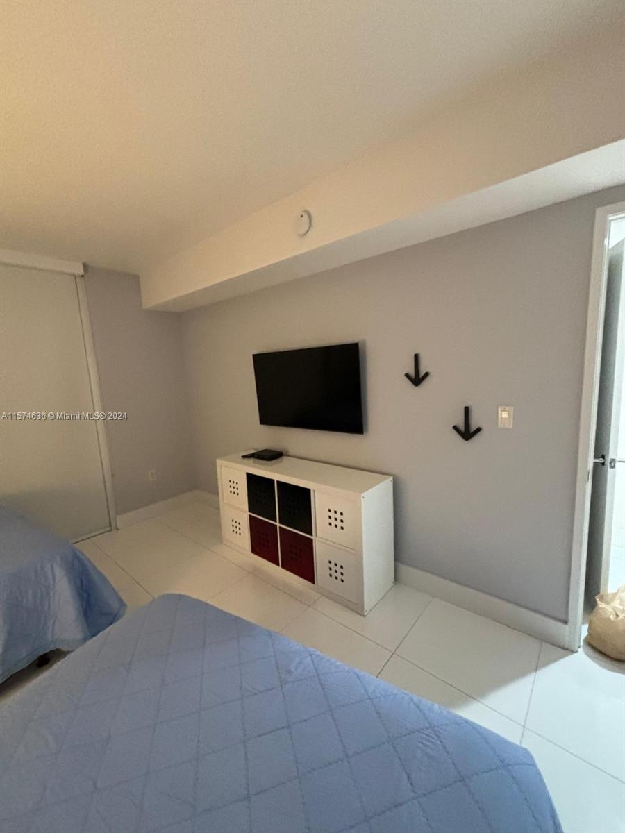 ST TROPEZ ON THE BAY III - Residential Lease