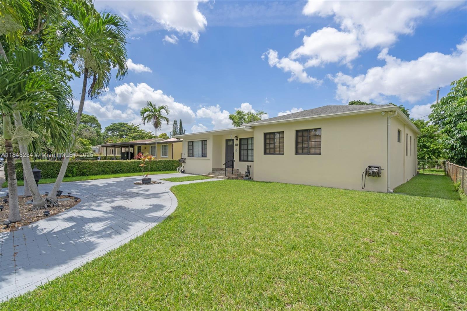 249 Carlisle Dr
