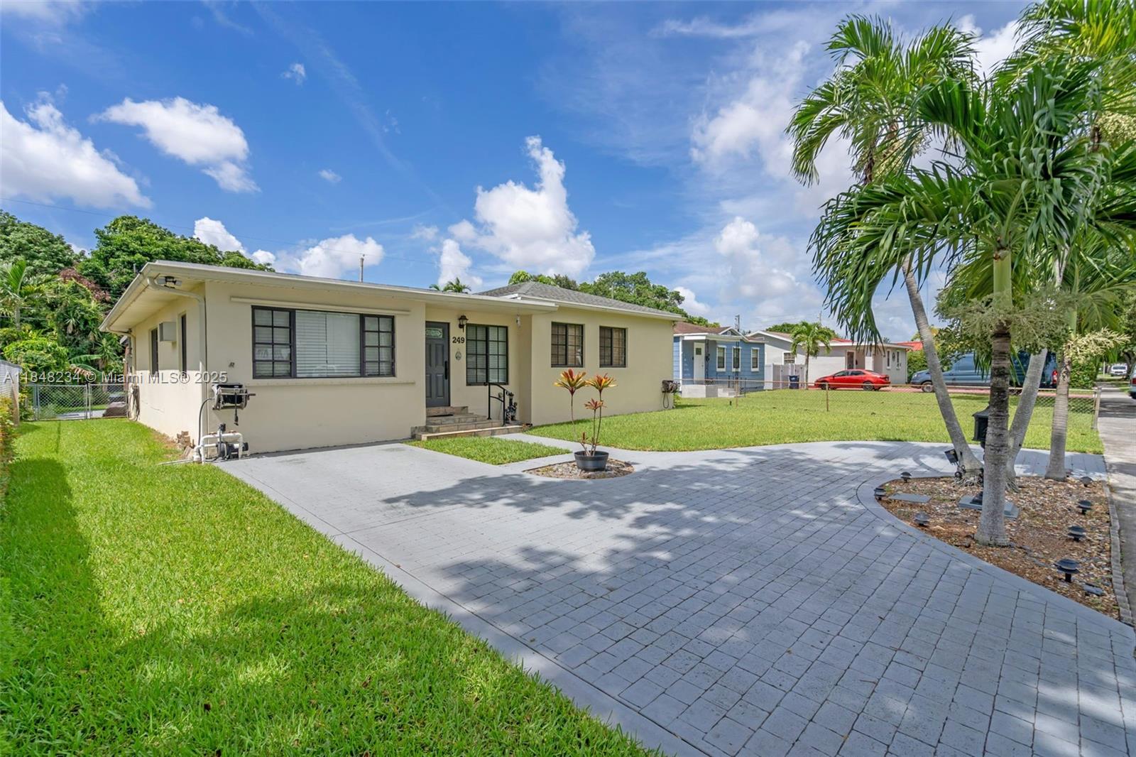 249 Carlisle Dr