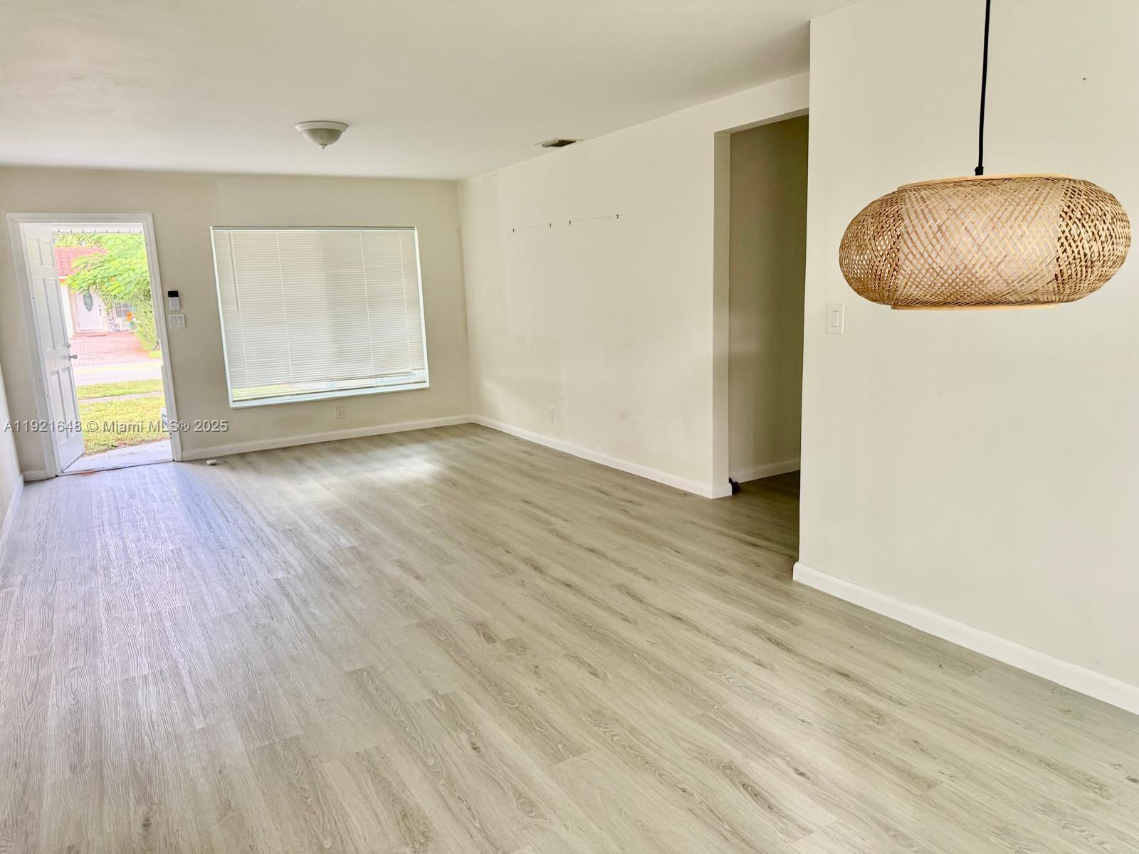 HOLLYWOOD PARK - Residential Lease