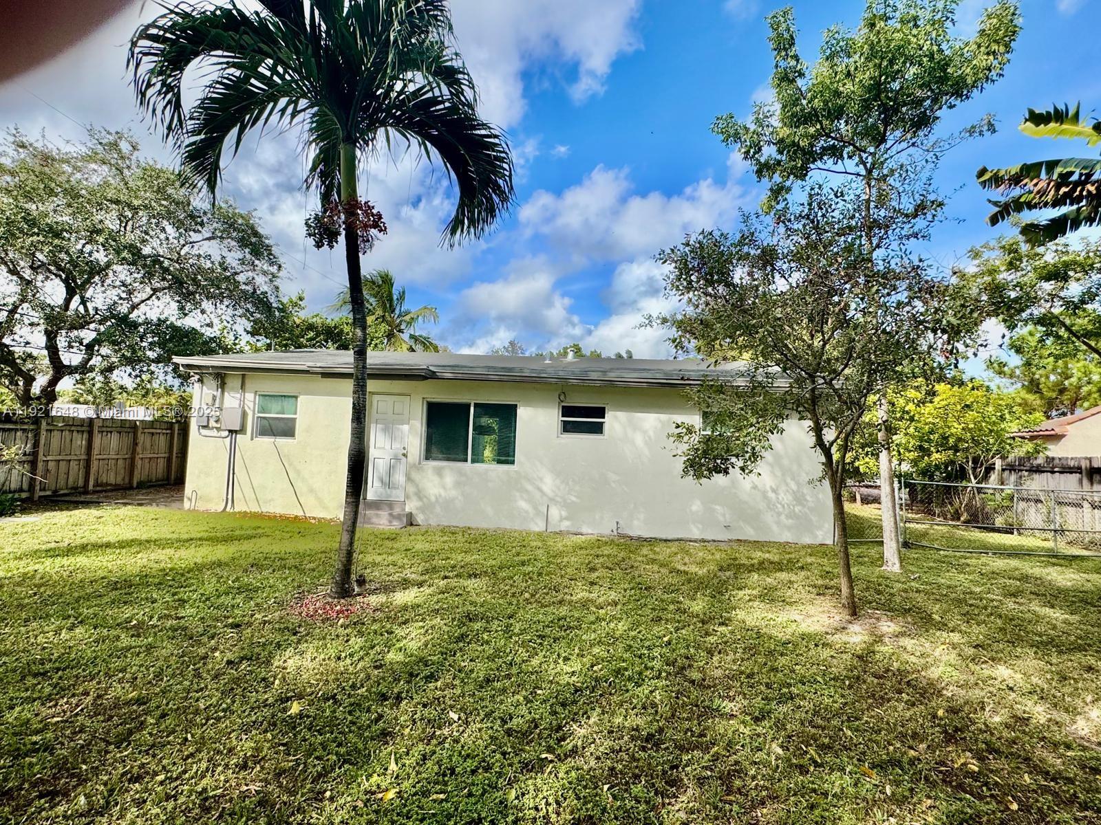 HOLLYWOOD PARK - Residential Lease